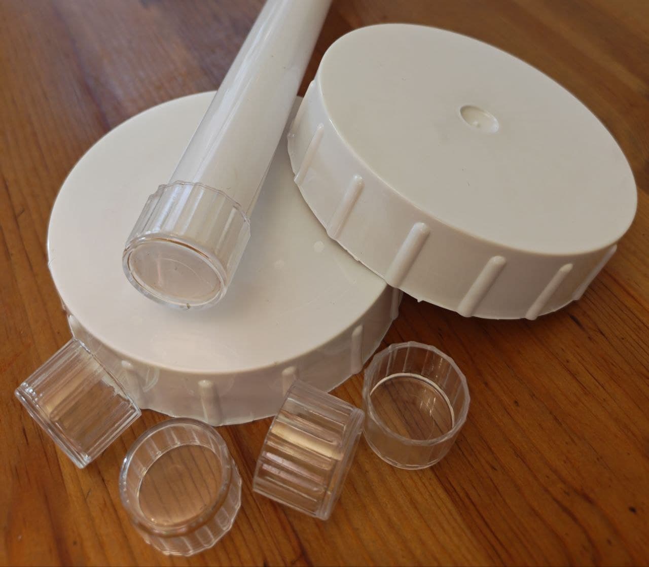 Крышки-заглушки для поликарбонатных труб